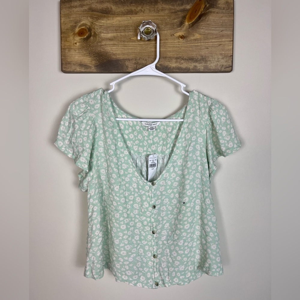 NWT American Eagle size medium top (slight crop)